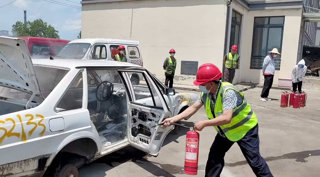 華盛報(bào)廢車舉行廠區(qū)消防演習(xí)